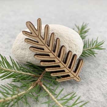 Pin's en bois - Branche de pin 4