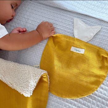 Coffret cadeau de naissance " Mon 1er doudou " jaune en coton bio 4