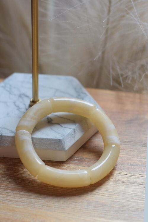 Bracelet en perles tubes acrylique beige marbré