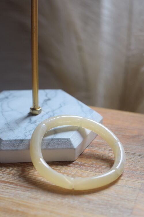 Bracelet en perles tubes acryliques fin beige