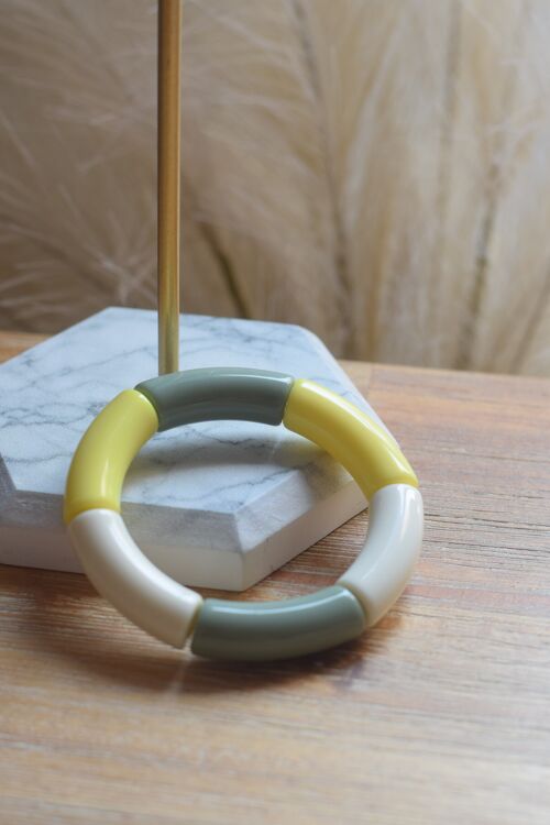 Bracelet en perles tubes acrylique tricolore jaune, ivoire et vert olive