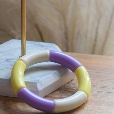 Bracelet en perles tubes acrylique tricolore violet lilas, ivoire et jaune