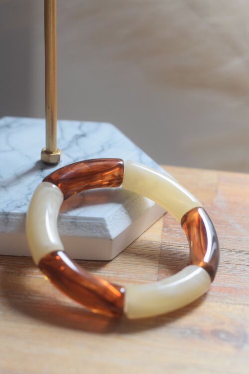 Bracelet en perles tubes acrylique bicolore marron marbré et beige marbré
