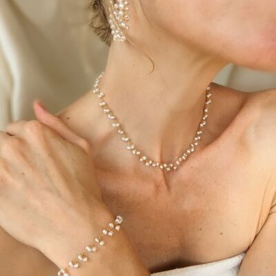 Collar de mujer en perlas naturales de agua dulce y oro - BIARRITZ
