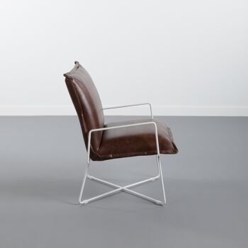 Chaise de salle à manger SIMPLY SENIOR en cuir marron avec corps en acier blanc par Thinia Home 4