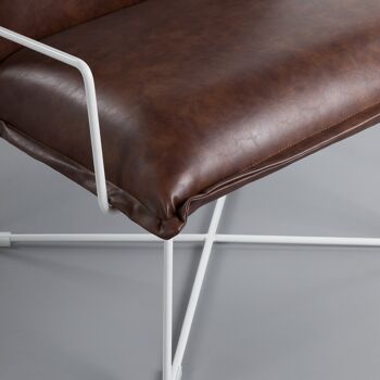 Chaise de salle à manger SIMPLY SENIOR en cuir marron avec corps en acier blanc par Thinia Home 5