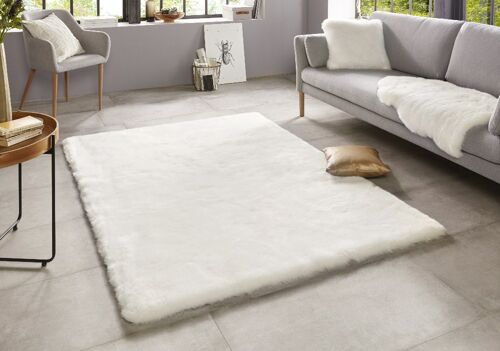 Soft Faux Fur Bed border (2 pcs.) Superior Uni White
