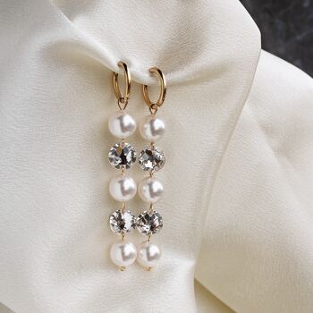 Boucles d'oreilles longues cristaux et perles - or - Cristal / Blanc 3