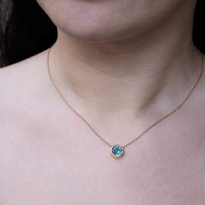Necklace, 8mm crystal in the round frame - gold - saphire
