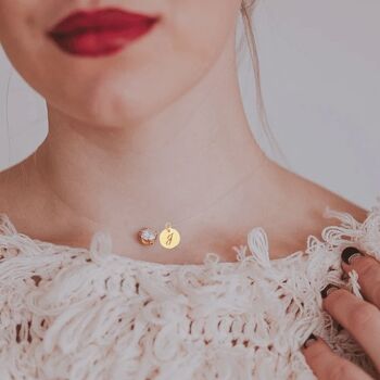 Collier invisible avec médaillon lettre personnalisé - or - émeraude 2