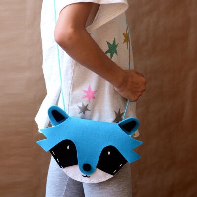 Gift kit for children to make a Raccoon bag