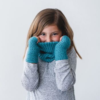 Kit col tricoté et gants bleus 4