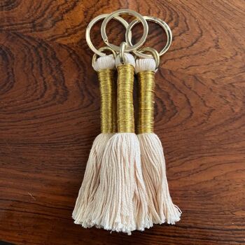 porte-clés long durable avec pompon doré - coton bio & fil d'or fin - fait main au Népal - pendentif de sac - porte-clés pompon or 3