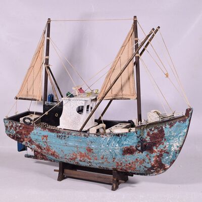 Modello di barca da pesca in legno rustico con finitura anticata