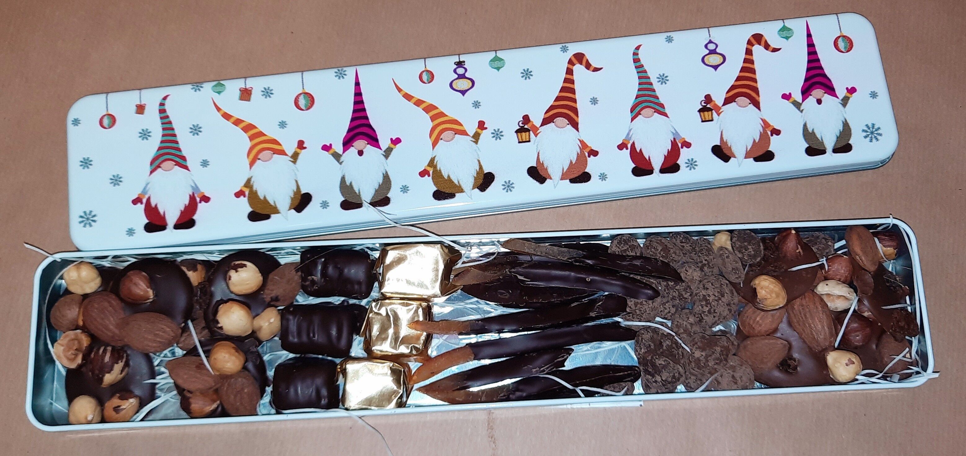 Bio Pralinen-Sortimentsschachtel in weihnachtlicher Metalldose, 180g