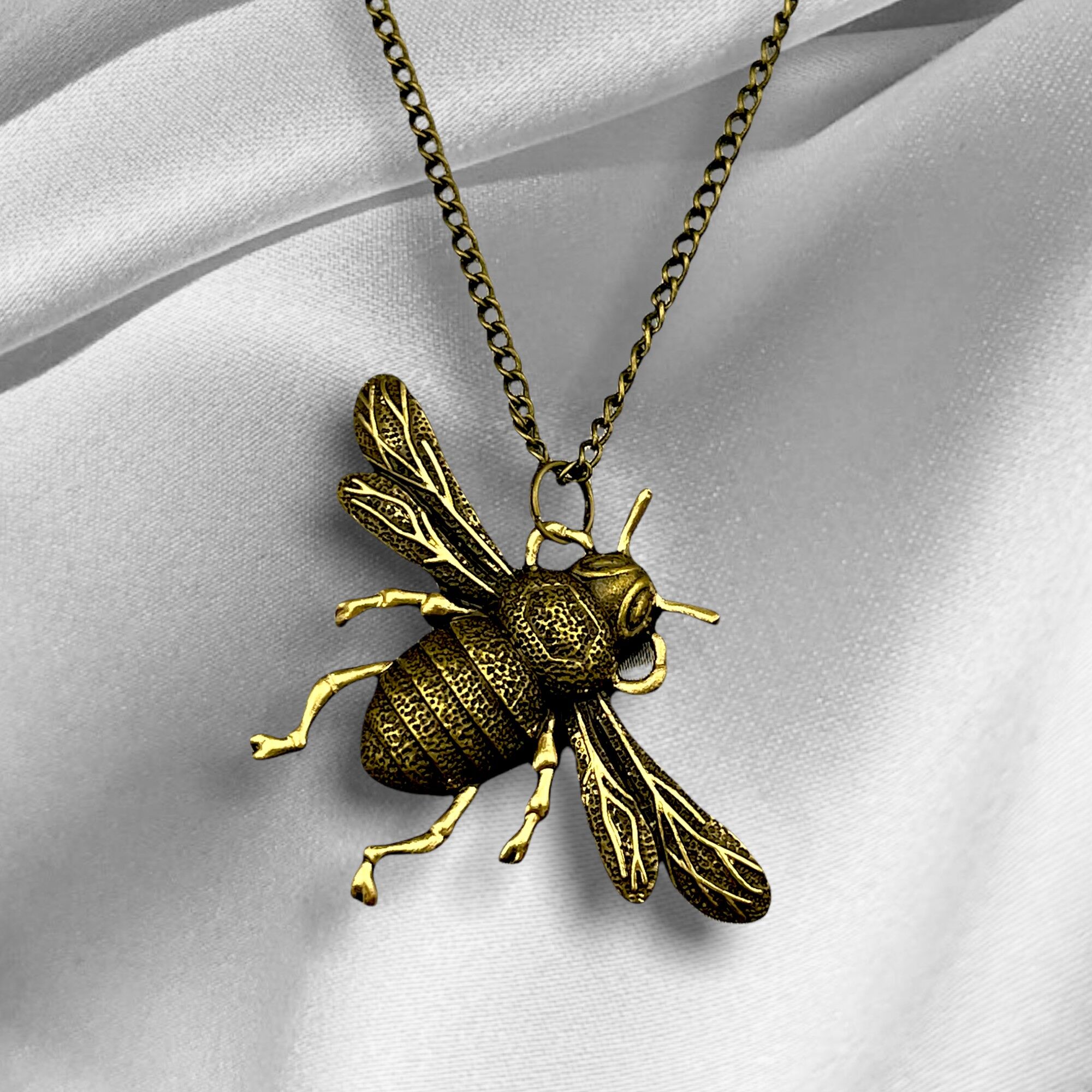 Collana di scarabeo in bronzo stile vintage "La metamorfosi" - Ispirata alla metamorfosi di Franz Kafka - VIK-108