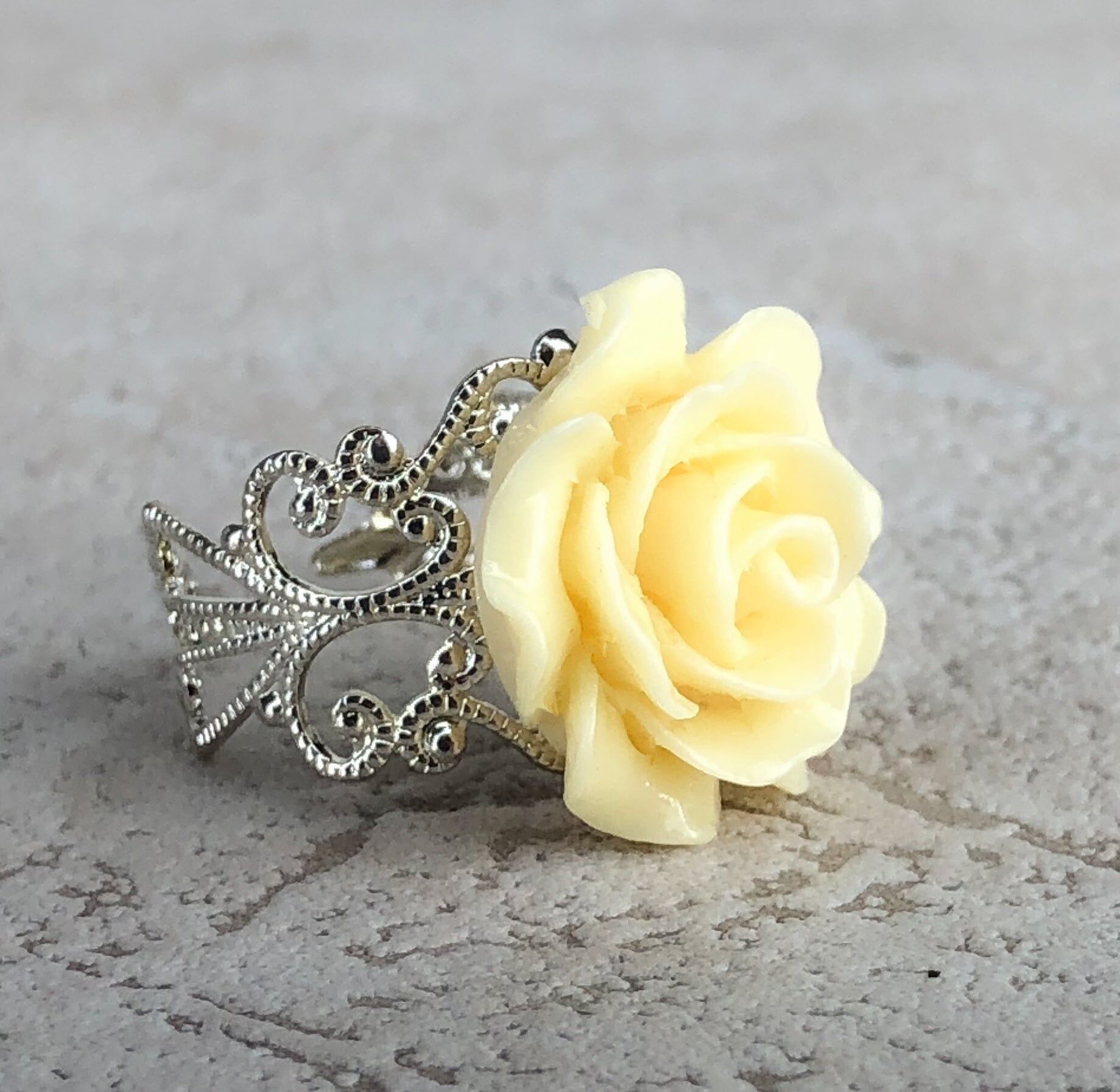 Frühlingsrose - Cremeweiss - Floraler Ring im Vintage Stil - VINRIN-38