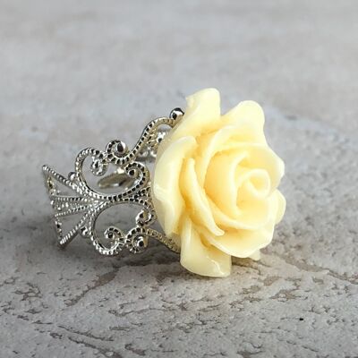 Rosa primaverile - bianco crema - anello floreale in stile vintage - VINRIN-38