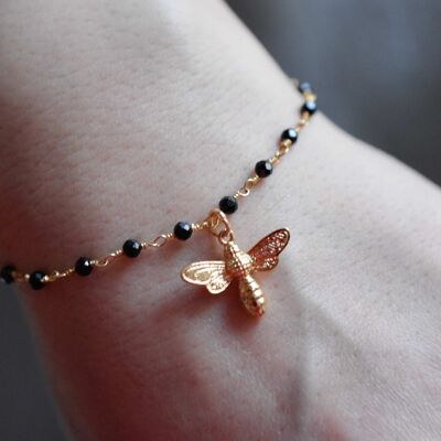 Gold bumble bee bracelet with onyx - gemstone bracelet with dainty bee pendant - Retarm-46