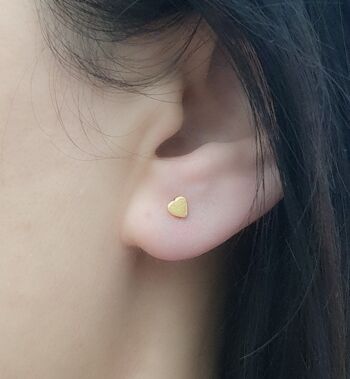 Mini Boucles d'Oreilles Coeur - 925 Sterling Gold Matte Gold Plated Small Heart Studs - OHR925-134 2