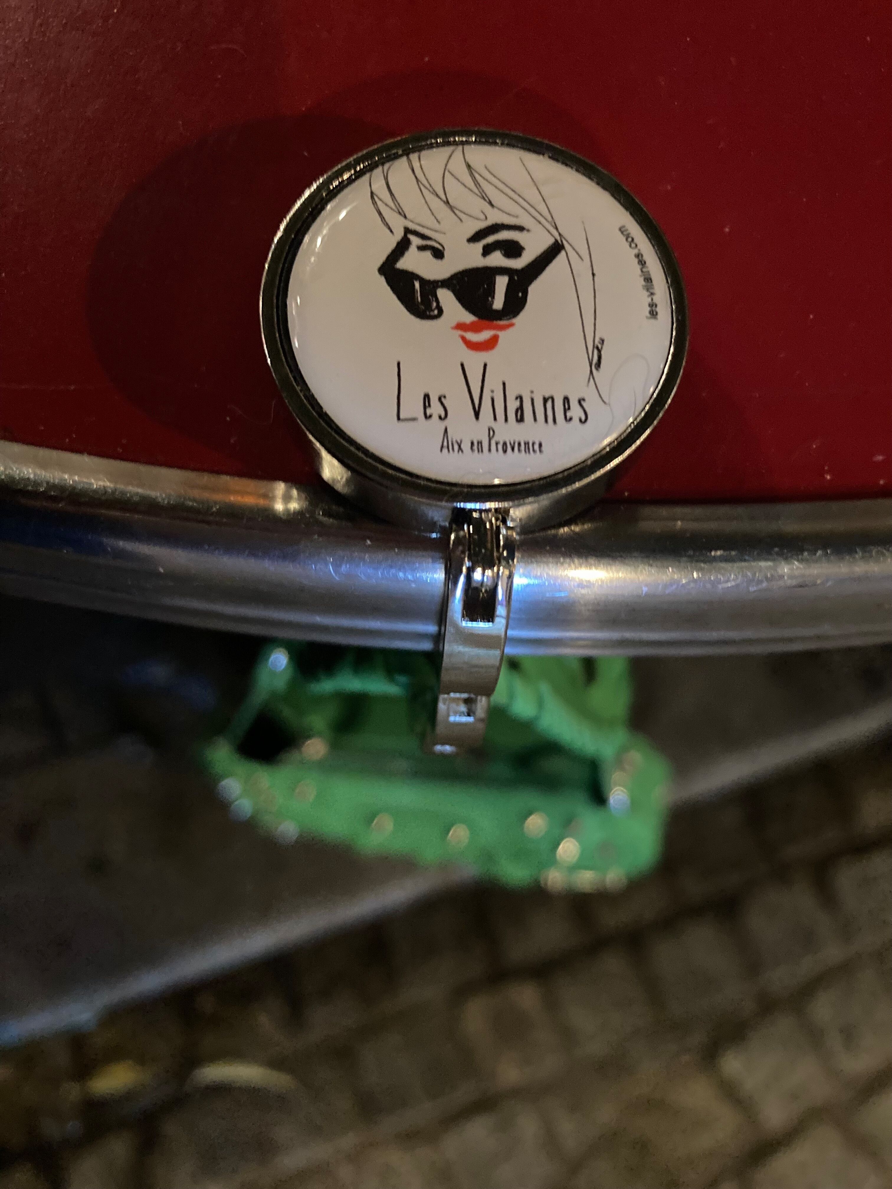 Pratique ! l'accroche sac Les Vilaines