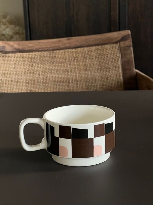 Sisi mug, Graphic brown