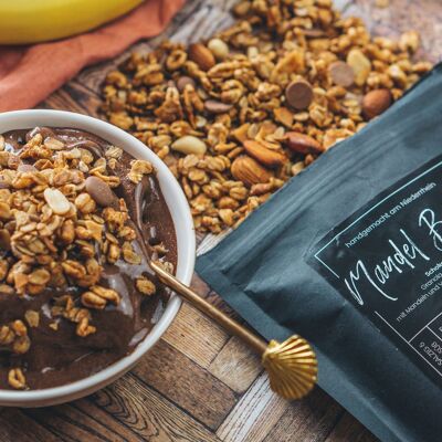 Granola, crispy and handmade, almond Britta chocolate edition in a kraft paper bag, 1,500g