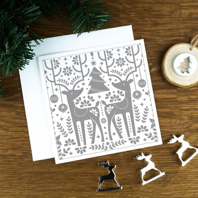 Luxuriöse nordische Weihnachtskarte: Die Rentiere, grau auf hellem Hintergrund.