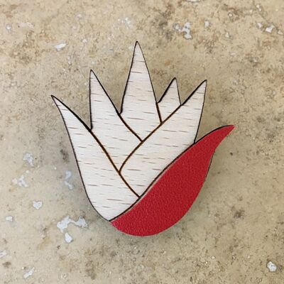 ALOE Red brooch in wood and leather