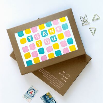 Paquete de 8 tarjetas tipográficas con cuadrados de agradecimiento