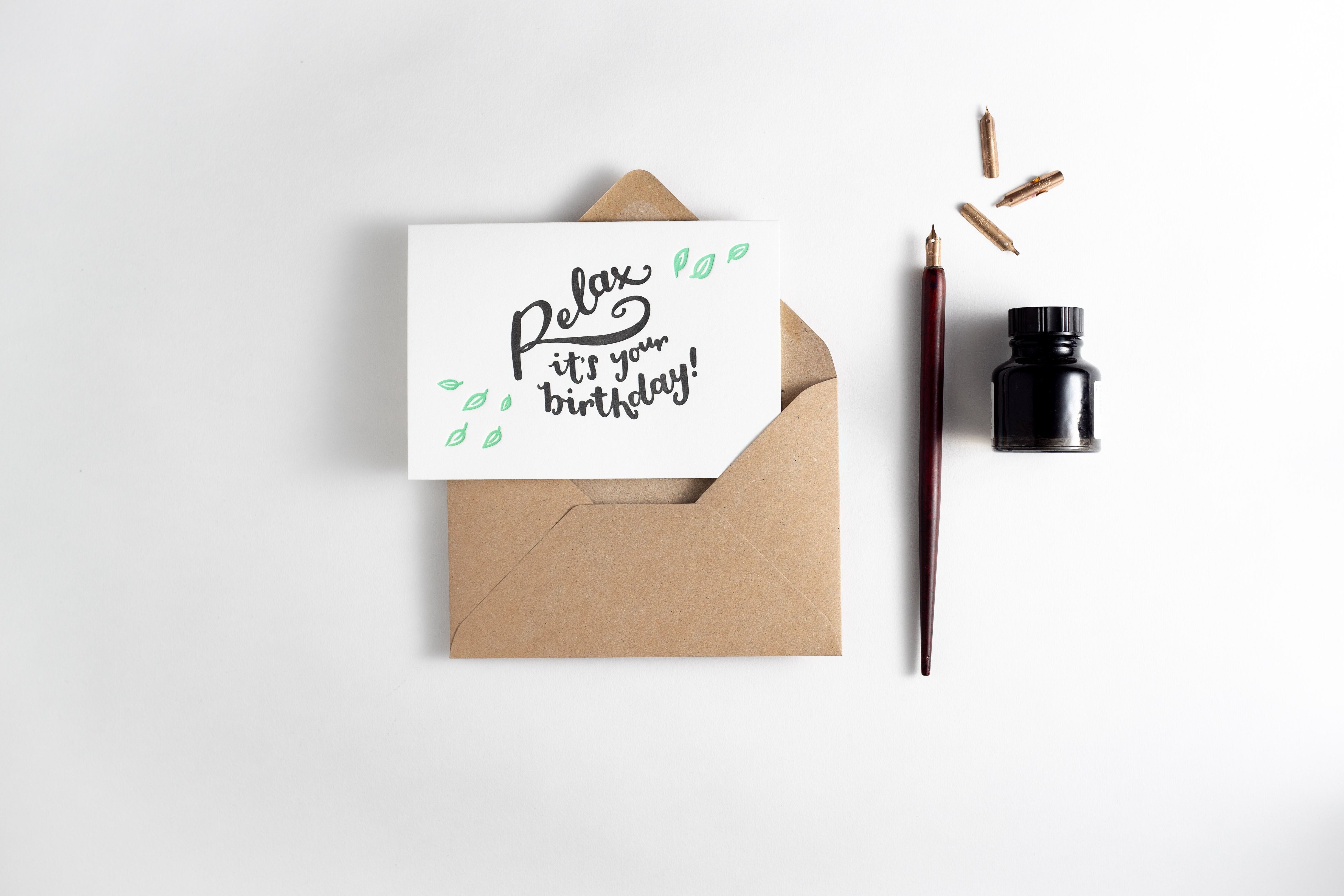 Rilassati è il tuo biglietto da caffè riciclato per il tuo compleanno