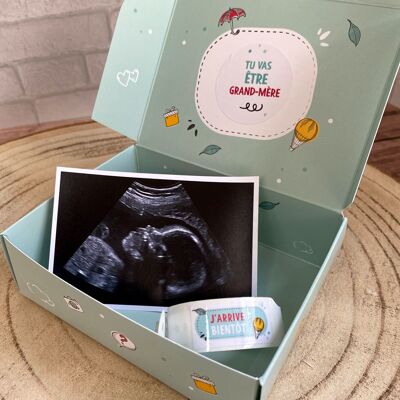 Grandmother pregnancy announcement box