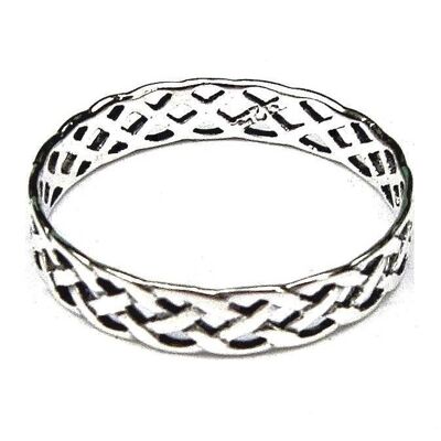 Hermoso anillo de banda celta