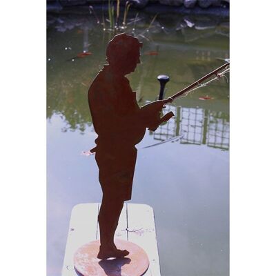 Deco estanque figura pescador "Otmar" con pez | en la barra | Idea de regalo para los amantes de la pesca en pátina.