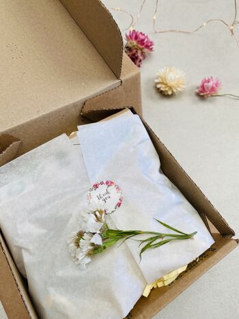 Kit de fabrication de deux  Bougies Cire de Soja Fleuries et Parfumées, Bougeoirs en béton inclus 10