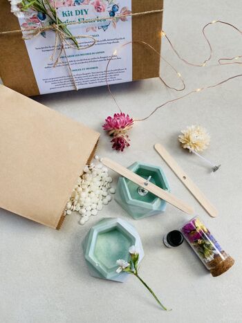 Kit de fabrication de deux  Bougies Cire de Soja Fleuries et Parfumées, Bougeoirs en béton inclus 14