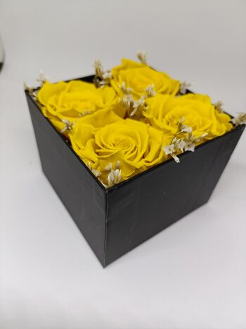 rose éternelle jaune dans boite 2