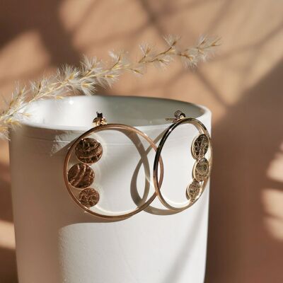 Equilibre round earrings on stems, pellets with old lace imprints, gilded with fine champagne gold