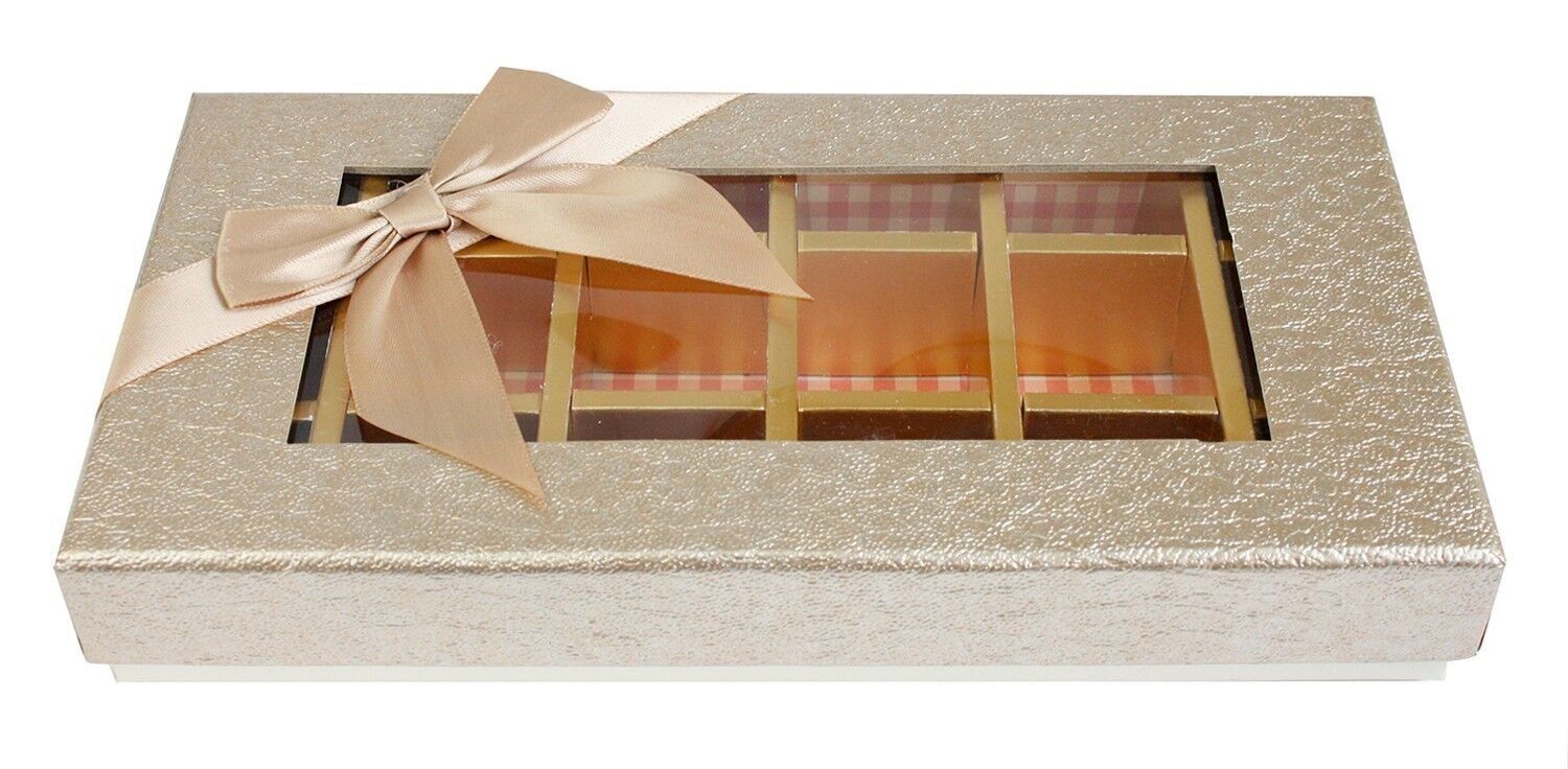 Rectángulo 18 Compartimentos Trufa, Dorado Metálico, Lazo Beige