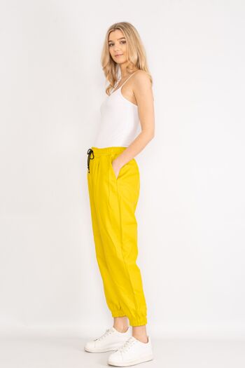 Pantalon jaune effet cuir avec cordon de serrage à la taille 2