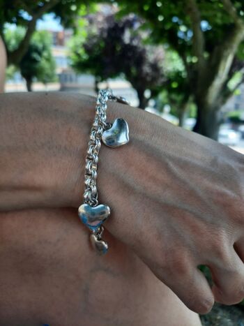 Bracelet chaîne Rolo avec coeurs 1