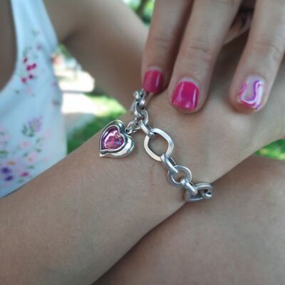 Irregular chain bracelet with colored heart.