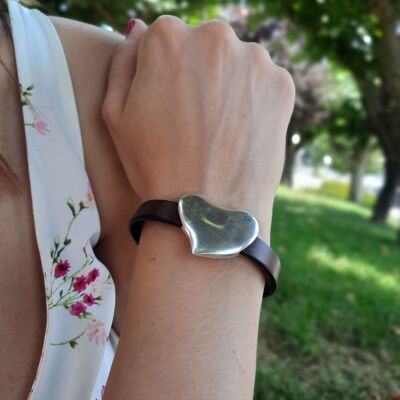 Wide flat leather bracelet with central heart