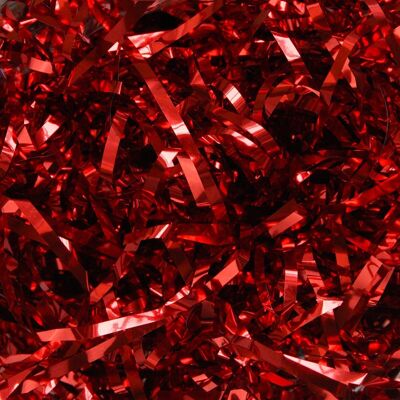 100 grammes de remplissage de panier cadeau en papier déchiqueté métallique rouge