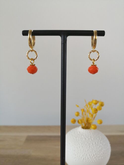 Boucles d'oreilles FINE, mini créoles dorée, avec perles de verre de bohème couleur, fantaisies, collection hiver. Orange.