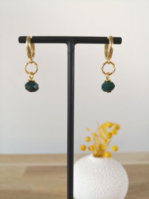 Boucles d'oreilles FINE, mini créoles dorée, avec perles de verre de bohème couleur, fantaisies, collection hiver. Vert bouteille.