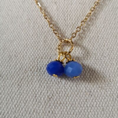 Collana FINE, corta, dorata con perle colorate, trendy, collezione invernale. Blu