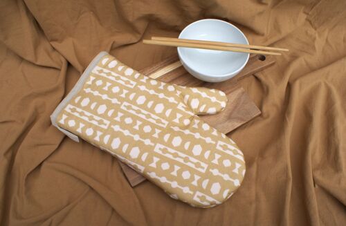 Single oven mitt in Oatmeal Fairford print