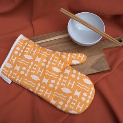 Single oven mitt in Apricot Pankaj print