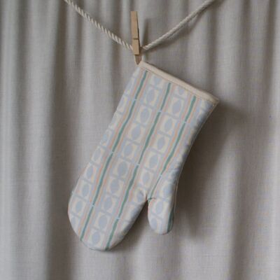 Single oven mitt in Powder Blue Knipton Print